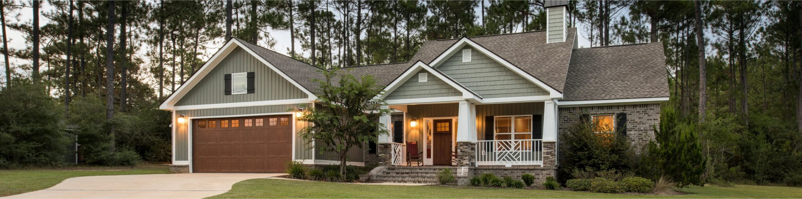 VAR Exterior FrontProfile BoardBatten VerticalSiding IrishTristle FullWidthImageBar Module 1440x358 p12 scaled