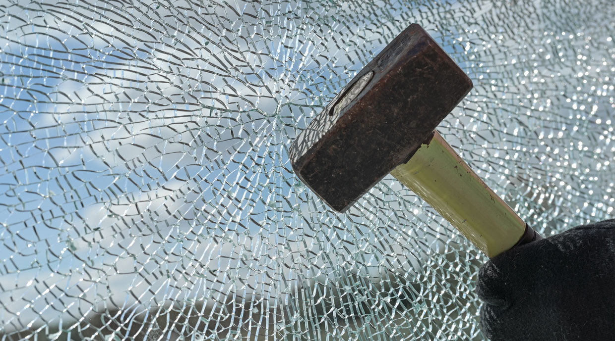 Window and Door Security and Safety Features 3 Impact-resistant laminated glass for increased safety.