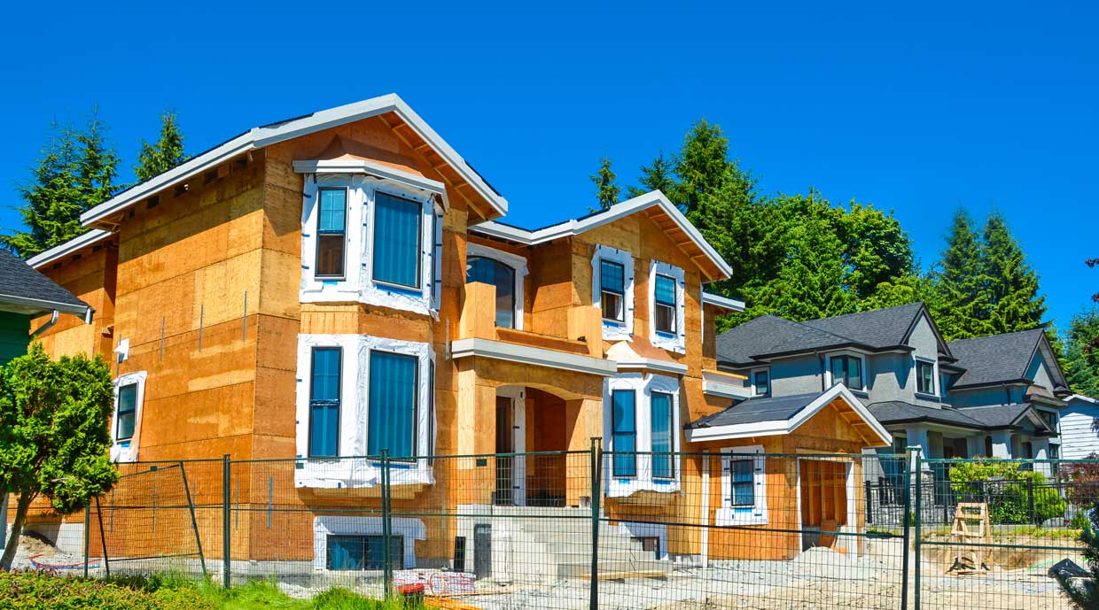 Low-Expansion Foam vs Backer Rod & Sealant — What Pros Use and Why 3 New home build with windows installed